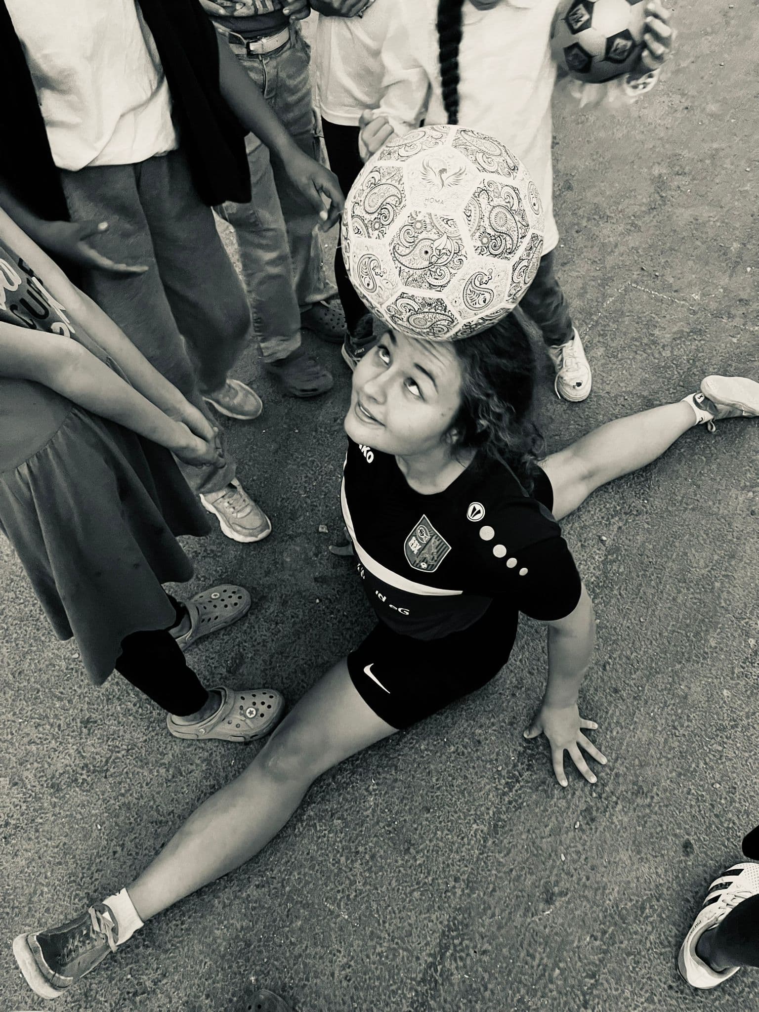 Daria, Football-Freestyler aus Cologne, am Sportpark Müngersdorf 6, Germany